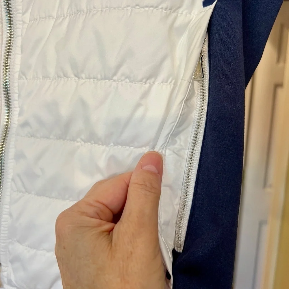 EUC Women's Peter Millar White Navy Frederica Golf Club Quilted Vest Size XL